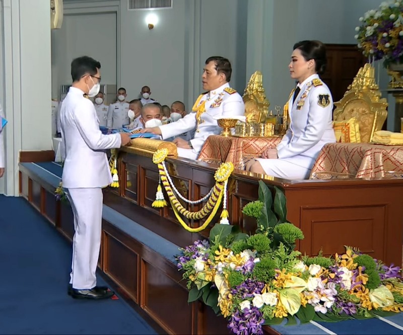 ข่าวประชาสัมพันธ์ - PR News ผศ.ดร.วิรัช เลิศไพฑูรย์พันธ์ รองอธิการบดี ม.ศรีปทุม เข้ารับพระราชทานปริญญาบัตร วปอ.รุ่นที่ 64