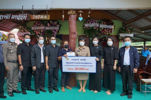 ข่าวราชการ, รัฐวิสาหกิจ - รมว.สุชาติ ส่ง 5 เสือแรงงาน มอบเงินช่วยครอบครัวสาวไทยตกตึกที่โอมาน พร้อมร่วมพิธีสวดศพที่สกลนคร