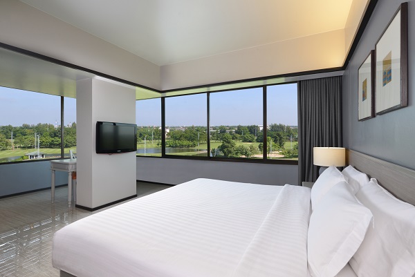 ข่าวท่องเที่ยว - โปรโมชัน ?Eat & Stay? ที่ทินิดี โฮเต็ล บางกอก กอล์ฟ คลับ 