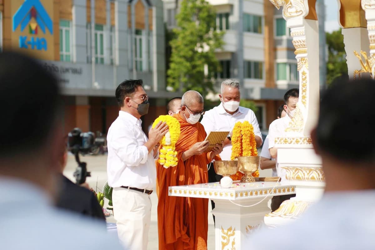 ข่าวศาสนา - ฤกษ์งามยามดี เคหะสุขประชา ตั้งศาลพระพรหม