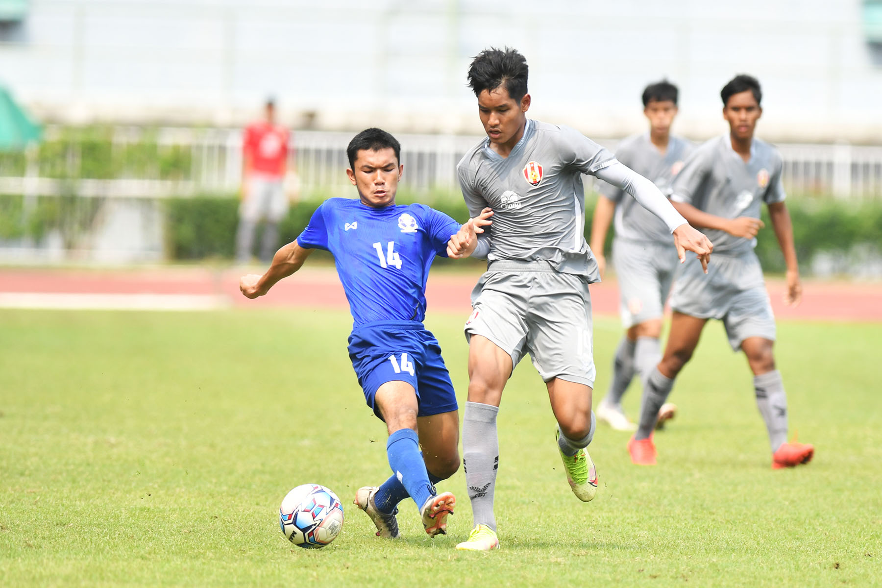 ข่าวกีฬา - อัสสัมชัญธนบุรีเฉือนกีฬาสุพรรณ 1-0 เข้าชิงพิชญบัณฑิตบอล 16 ปี ก กรมพละ