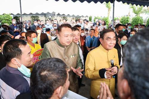 ข่าวประชาสัมพันธ์ - PR News รมว.สุชาติ ร่วมคณะ นายก ลงพื้นที่แปดริ้ว เยี่ยมกลุ่มแรงงานนอกระบบ สร้างงาน ต่อยอดอาชีพผู้ถือบัตรสวัสดิการแห่งรัฐ