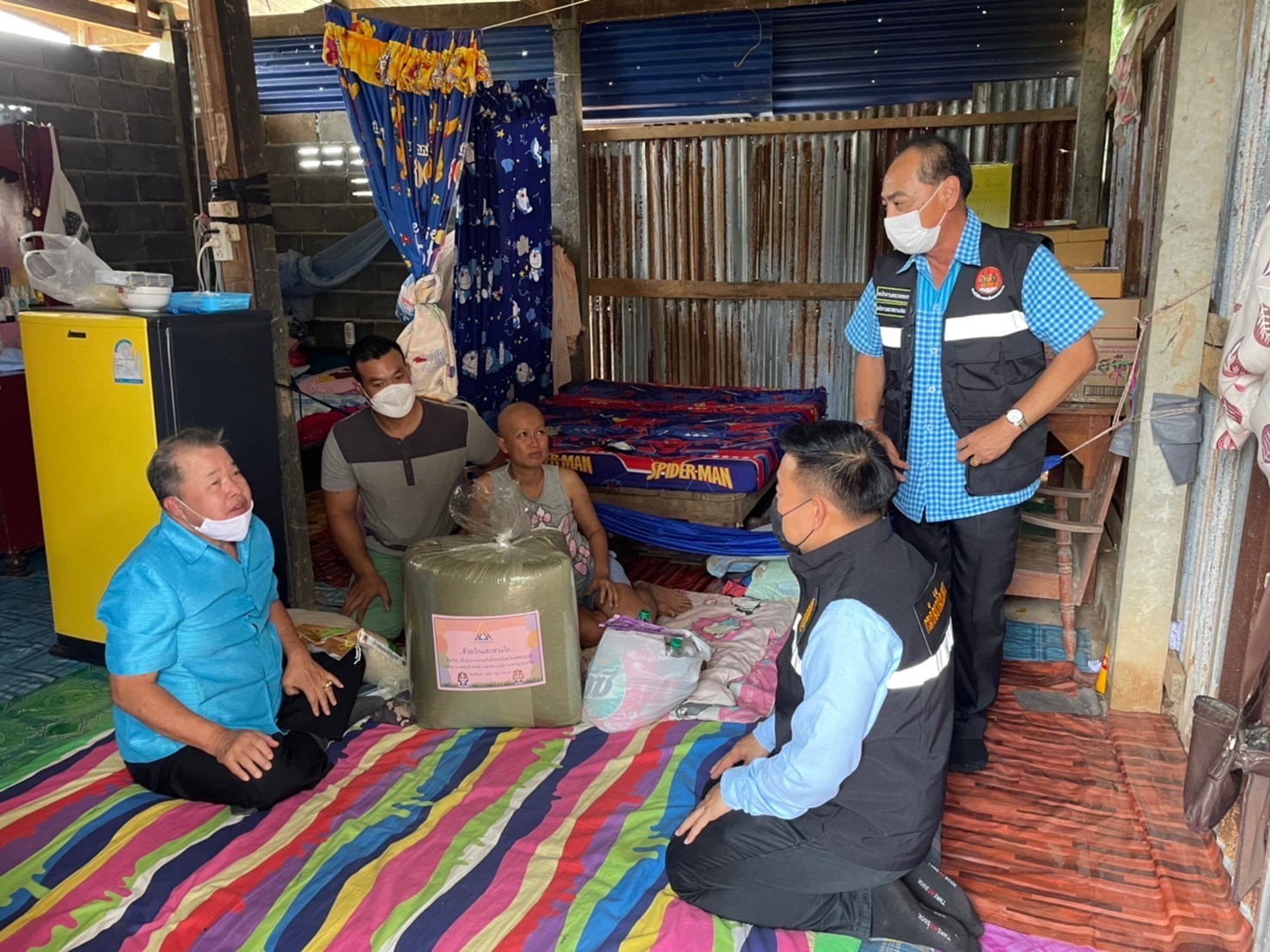 ข่าวราชการ, รัฐวิสาหกิจ - รมว.เฮ้ง ห่วงหนุ่มเพชรบูรณ์ตกงาน สั่งช่วยเหลือฝึกช่างตัดผมพร้อมมอบอุปกรณ์ประกอบอาชีพ