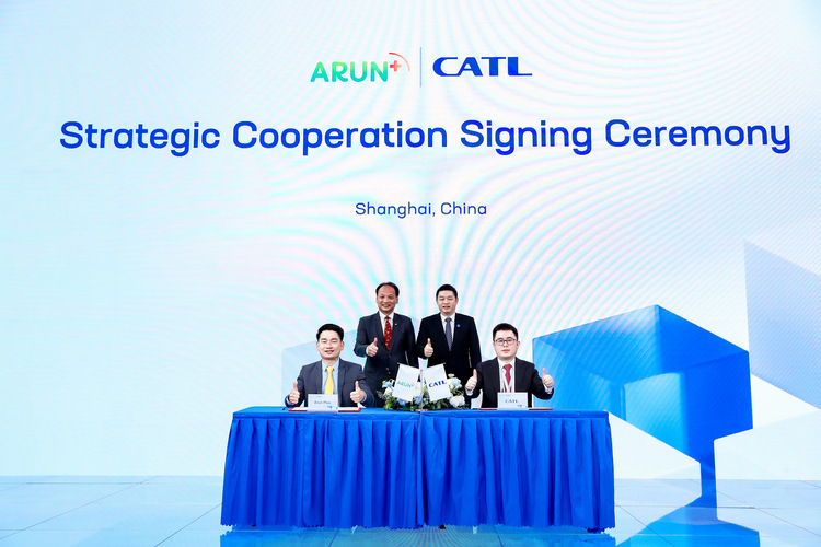 ข่าวธุรกิจ, สังคม - Arun Plus ผนึก CATL ตั้งโรงงานแบตเตอรี่ Cell-To-Pack ในไทย พร้อมเดินสายการผลิตปี 2567  ก้าวสู่การเป็นผู้ผลิตแบตเตอรี่ครบวงจรในอาเซียน
