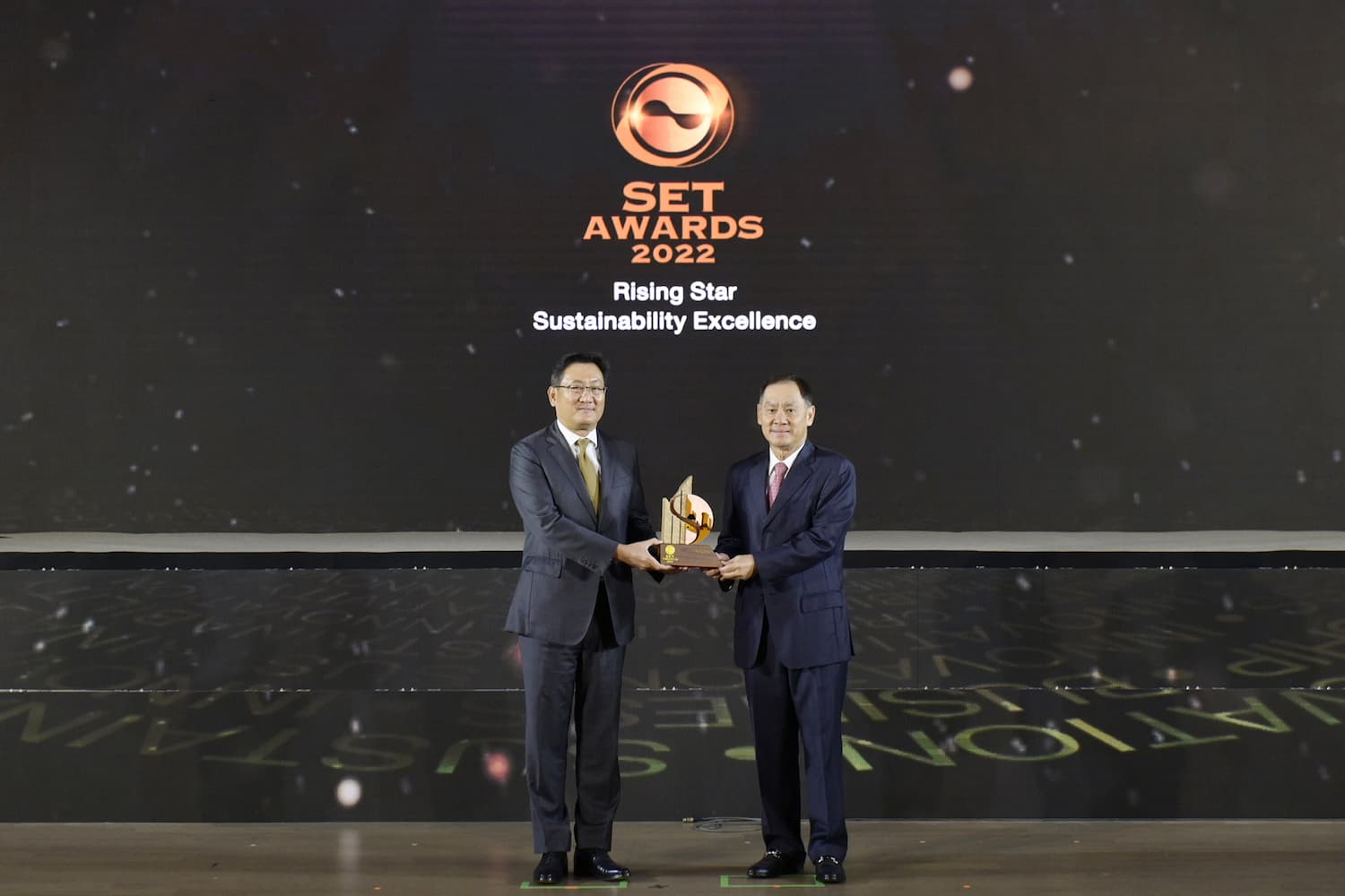 ข่าวการเงิน - Money News โรงพยาบาลพระรามเก้า (PR9) เฉิดฉายอย่างภาคภูมิ คว้ารางวัล Rising Star Sustainability Awards ในงาน SET Awards 2022