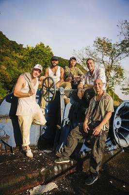 ข่าวท่องเที่ยว - Red Bull X Team Farang ท้าทายขีดจำกัด ปลุกเร้าอะดรีนาลีนด้วยการสำรวจเรือโรงแรมร้างสูง 7 ชั้นที่เกาะช้าง สำหรับผู้แสวงหาตื่นเต้น ไปกับ Red Bull และ ทีม Farang เพื่อค้นพบประเทศไทยในรูปแบบใหม่