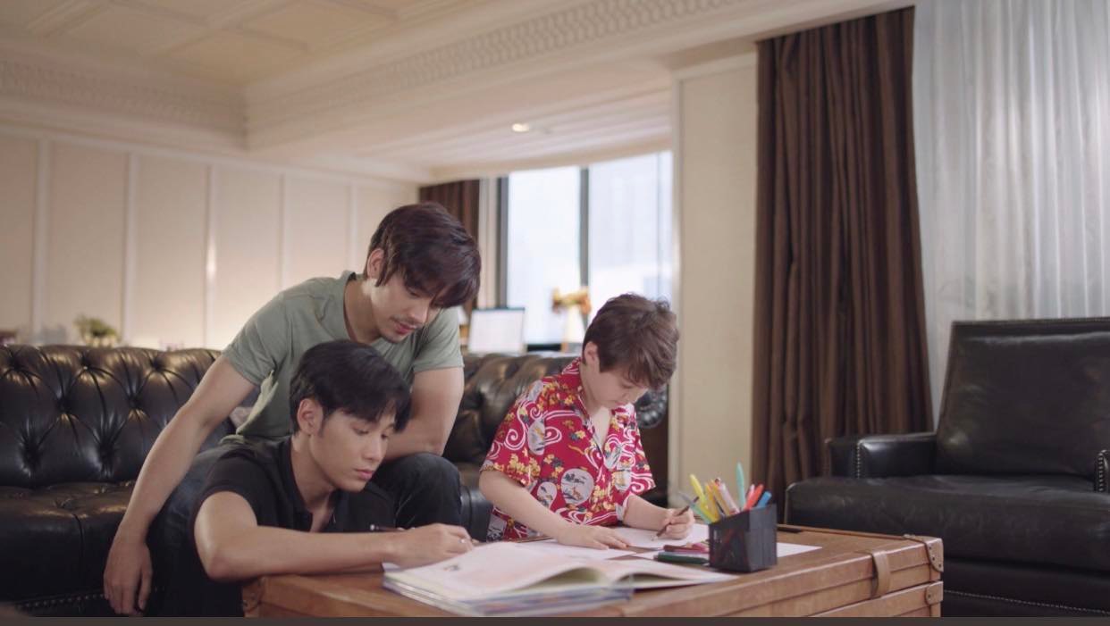 ข่าวบันเทิง - ฟินเวอร์ เต้ สอน สิงโต วาดภาพสื่อความหมาย