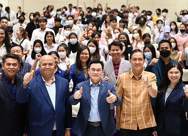 ข่าวประชาสัมพันธ์ - PR News ลุยสร้างคนไม่หยุด จุรินทร์ บุกภูเก็ต?Kick off?สร้าง?CEO Gen Z?ปั้นแม่ทัพการค้ารุ่นใหม่ เป้า? 4? ปี ร่วม ?46,500 ?คน ปลื้ม เด็กวัยรุ่นแห่เซลฟี่สุดคึกคัก