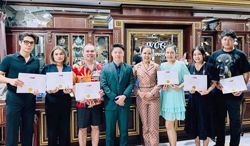 ข่าวสินค้า, บริการ - WCG DIAMOND มอบประกาศนียบัตรผู้อบรมและฝึกการดูเพชรอย่างมืออาชีพ