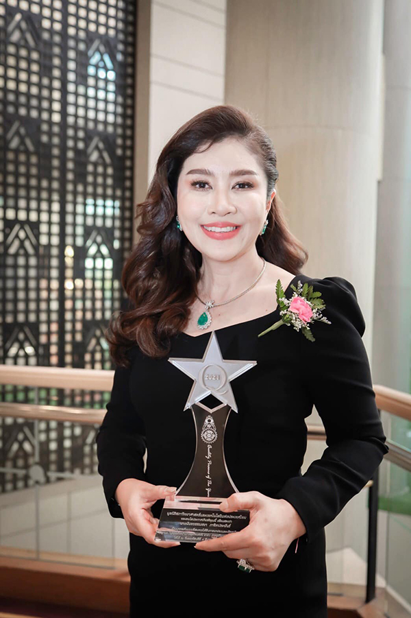 ข่าวธุรกิจ, สังคม - CEO เนเจอร์ เฮิร์บ รับรางวัลบุคคลคุณภาพแห่งปี 2021 จากมูลนิธิสภาวิทยาศาสตร์และเทคโนโลยีแห่งประเทศไทย (มสวท.)