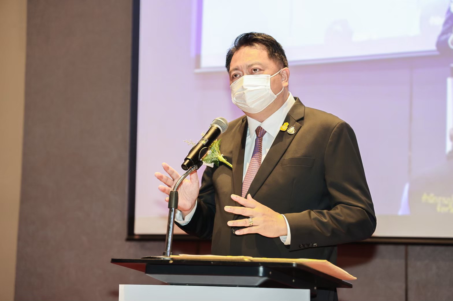 ข่าวราชการ, รัฐวิสาหกิจ - นายจ้างซาอุฯ พอใจหลัง รมว.เฮ้ง มอบอธิบดี กพร.ให้การต้อนรับภาคเอกชนจากซาอุฯพา เยี่ยมชมศูนย์ทดสอบ