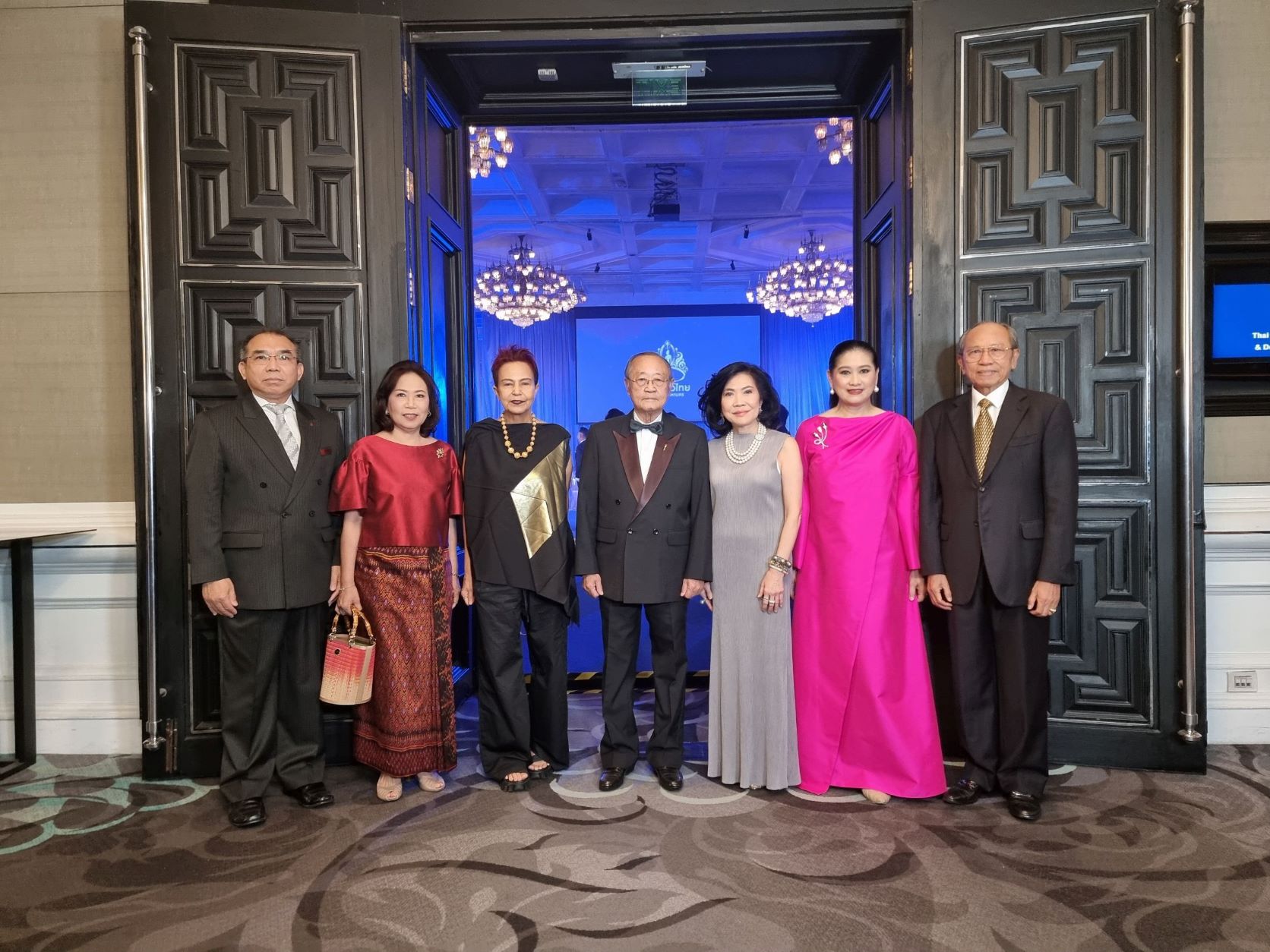 ข่าวประชาสัมพันธ์ - PR News อวดโฉมสาวงามเดินแบบผ้าไทยในงาน Debutante Gala Night ณ เซ็นทาราแกรนด์ ลาดพร้าว