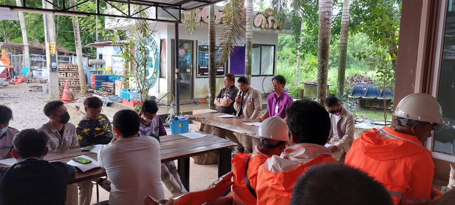 ข่าวราชการ, รัฐวิสาหกิจ - PEA อำเภอพระแสง ประชุมเตรียมความพร้อมงานแก้ไฟฟ้าขัดข้องช่วงวันหยุด 13-17 ก.ค. 65