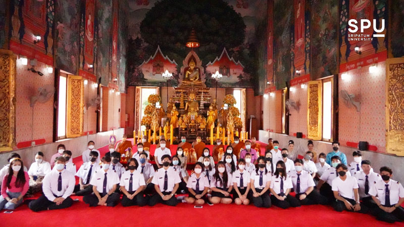 ข่าวการศึกษา - ม.ศรีปทุม จัดพิธีทำบุญถวายเทียนพรรษา ?วันอาสาฬหบูชา และวันเข้าพรรษา? 2565