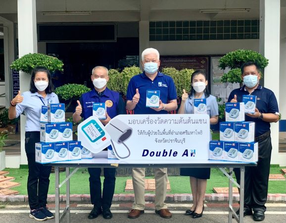 ข่าวธุรกิจ, สังคม - ดั๊บเบิ้ล เอ มอบเครื่องวัดความดันโลหิตเพื่อผู้ป่วยยากไร้
