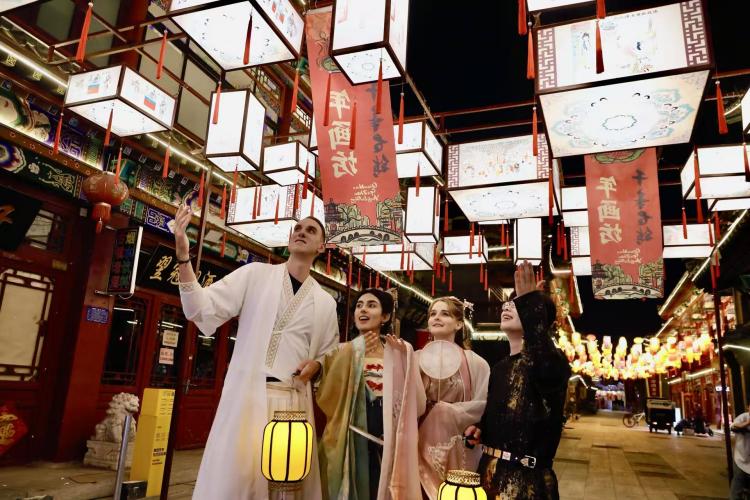 ข่าวเอเชีย - เมืองโบราณหยางหลิ่วชิงในเทียนจินชูเสน่ห์วัฒนธรรมจีน เพิ่มสีสันฉลองเทศกาล