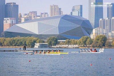 ข่าวกีฬา - Xinhua Silk Road: เมืองเสิ่นหยางจัดการประชุมว่าด้วยกีฬาเรือพายสำหรับประชาชนทั่วไป มุ่งส่งเสริมการพัฒนากีฬาและสร้างความคึกคักให้กับเมือง