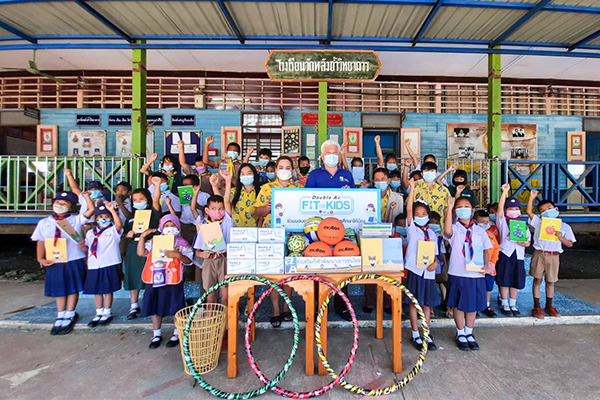 ข่าวกิจกรรม - กิจกรรม Double A Fit for Kids มอบอุปกรณ์กีฬาให้น้อง