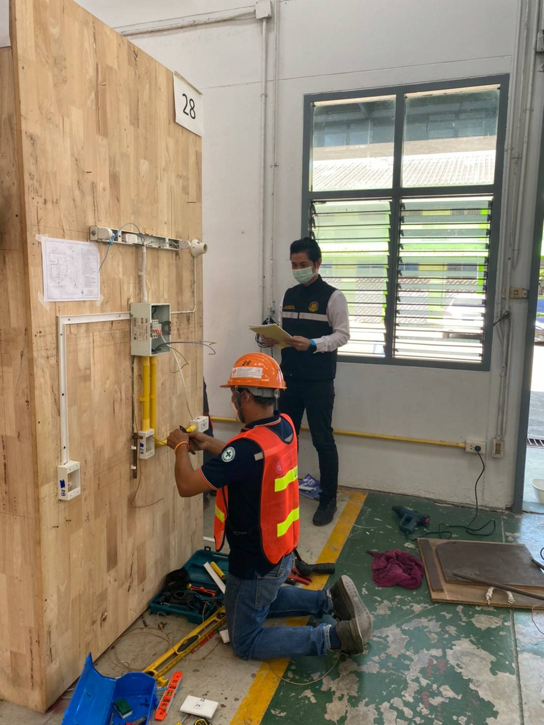 ข่าวราชการ, รัฐวิสาหกิจ - พัฒนาแรงงานปทุม การันตีฝีมือช่างไฟฟ้าฯ มีคุณภาพ ได้มาตรฐาน รองรับการประกอบอาชีพอย่าง ถูกต้องตามกฏหมาย และมีความปลอดภัย