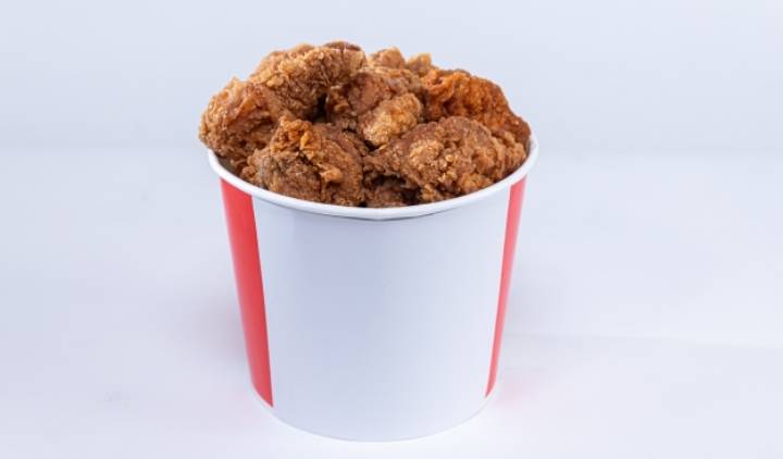 ข่าวธุรกิจ, สังคม - จับตาศึกชิงแฟรนไชส์ซี KFC  กับความหวังยกระดับสวัสดิภาพไก่?
