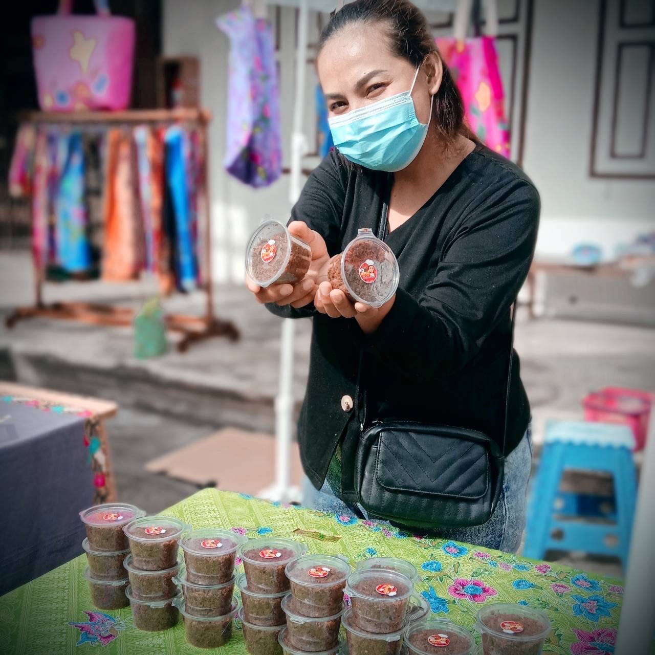 ข่าวราชการ, รัฐวิสาหกิจ - ผู้เข้าอบรมหลักสูตรพัฒนาผลิตภัณฑ์ปลื้ม เปิดเพจมีหน้าร้านเป็นของตนเอง ไลฟ์สดขายจริงยอดขายทะลุ