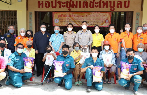 ข่าวโควิด-19 (ยกเลิก) - มูลนิธิป่อเต็กตึ๊ง ส่งต่อน้ำใจไทย สู้ภัยโควิด-19 .. จัดทีมลงพื้นที่แจกจ่ายเครื่องอุปโภคบริโภคช่วยเหลือบรรเทาทุกข์ให้กับประชาชน รวม 8 จังหวัด