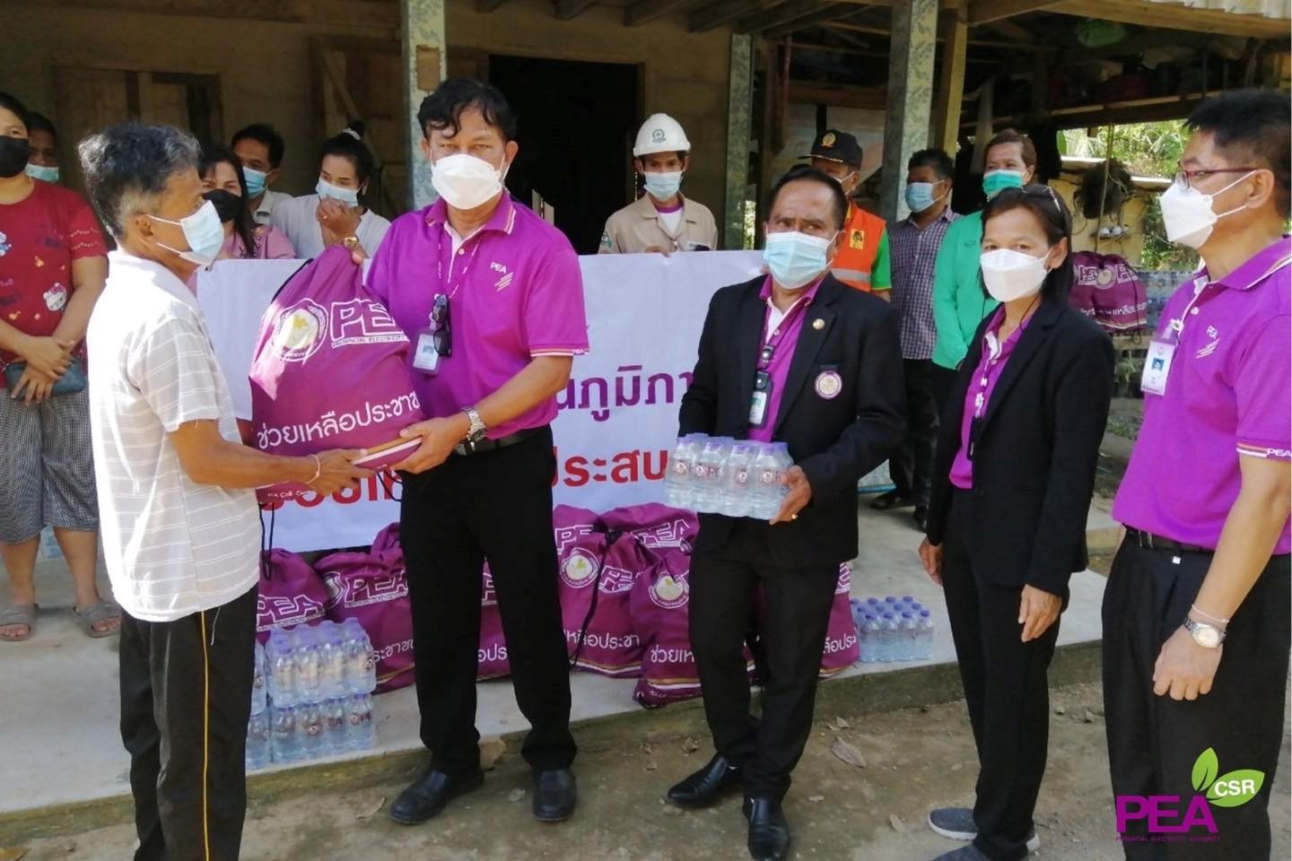 ข่าวราชการ, รัฐวิสาหกิจ - PEA มอบถุงยังชีพ PEA ช่วยเหลือประชาชน ให้กับผู้ที่ได้รับผลกระทบจากน้ำท่วม ในพื้นที่อำเภอพระแสง จังหวัดสุราษฎร์ธานี
