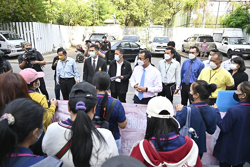 ข่าวราชการ, รัฐวิสาหกิจ - แรงงานชี้แจงลูกจ้างบริลเลียนท์ฯ รับเงินสงเคราะห์เพิ่ม 12 ล้านบาท หลังชุมนุมติดตามข้อเรียกร้อง