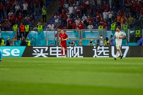 ข่าวกีฬา - Hisense สปอนเซอร์การแข่งขัน UEFA EURO 2020 จัดแสดงโทรทัศน์ Hisense U7 ที่การแข่ง