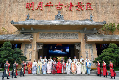 ข่าวศิลปะ, วัฒนธรรม - Xinhua Silk Road: ผู้สื่อข่าวต่างประเทศร่วมสำรวจวัฒนธรรมท้องถิ่นและเสน่ห์อันโดดเด่นของเมืองอี้ชุน มณฑลเจียงซี ประเทศจีน