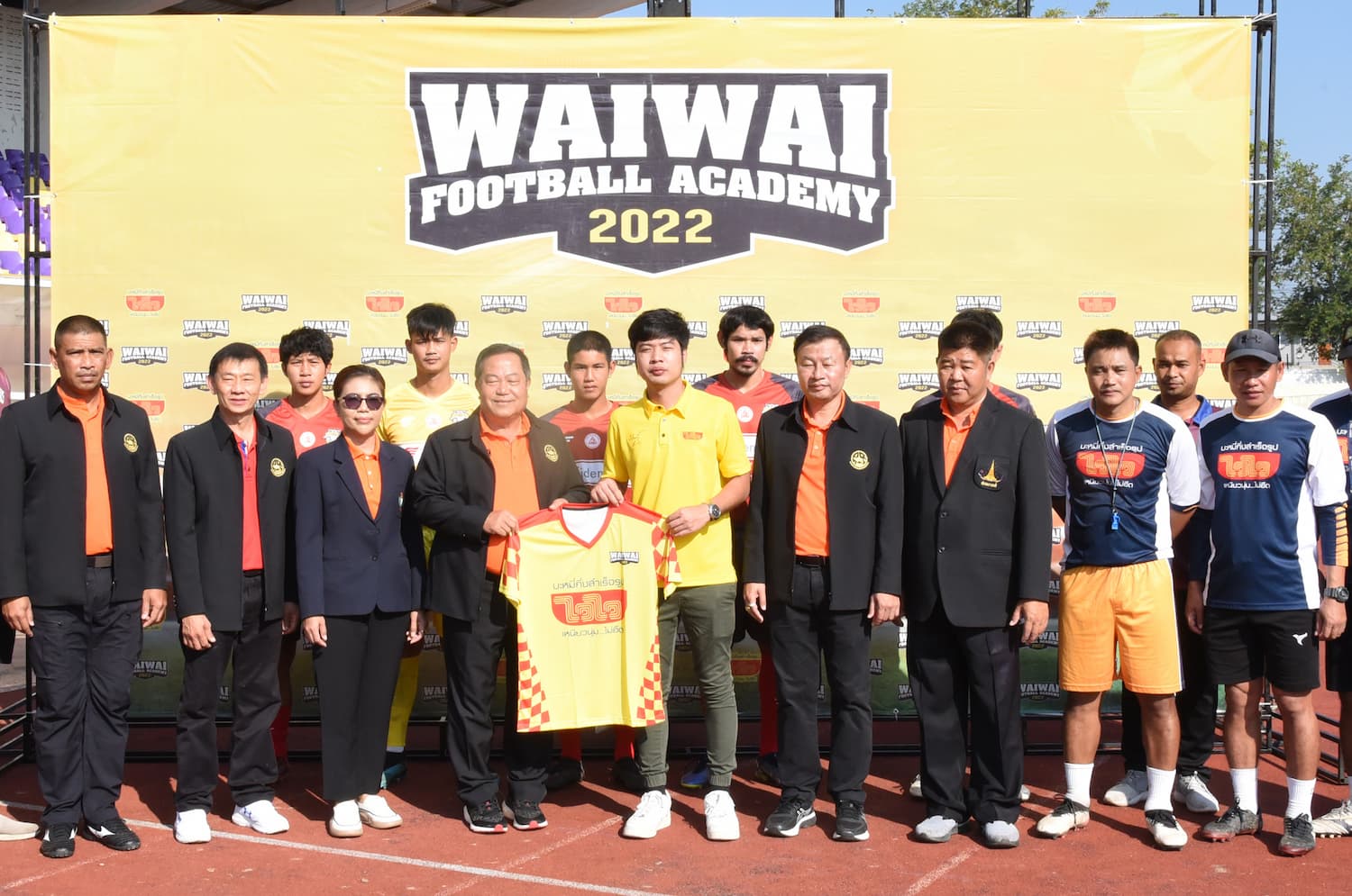 ข่าวกีฬา - ไวไว บุก เมืองน่าน เปิดสนาม WAIWAI FOOTBALL ACADEMY 2022 เรียนฟรี ไม่มีค่าใช้จ่าย