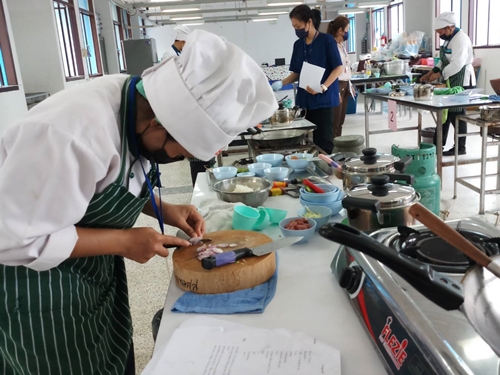 ข่าวราชการ, รัฐวิสาหกิจ - สนพ.สมุทรสงคราม ทดสอบมาตรฐานฝีมือแรงงาน ผู้ประกอบอาหารไทย 