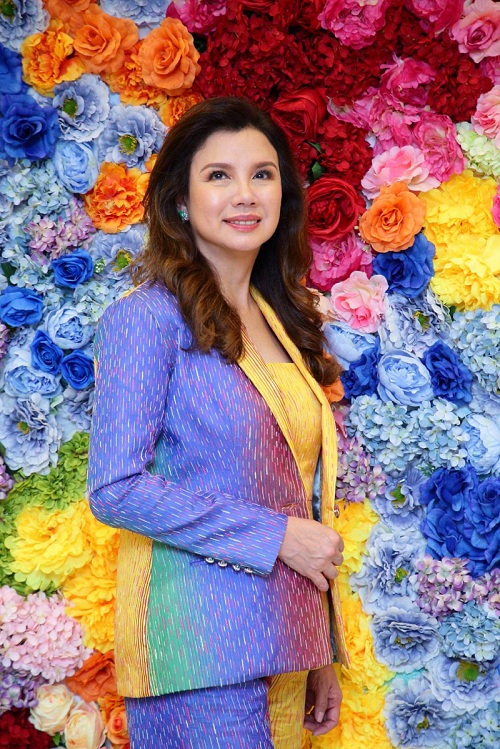 ข่าวเน็ตไอดอล, เซเลบ - มวลดอกไม้รับซัมเมอร์