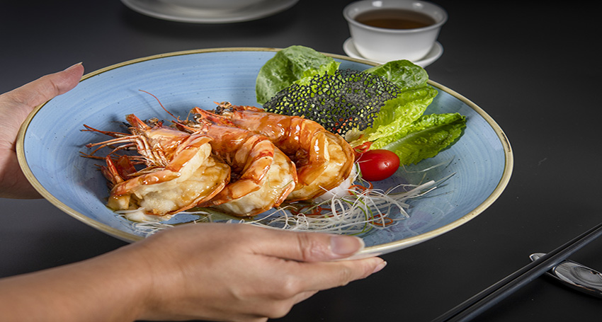 ข่าวอาหาร, เครื่องดื่ม - Wah Lok Dish of the month ?Pan Fired King Tiger Prawns?