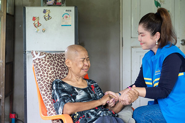 ข่าวสุขภาพ - พี่แหม่ม นางฟ้าของผู้ป่วยมะเร็งยากไร้ เดินหน้าช่วยเหลือต่อเนื่องภายใต้โครงการ พี่แหม่ม หัวใจใหญ่กว่ามะเร็ง