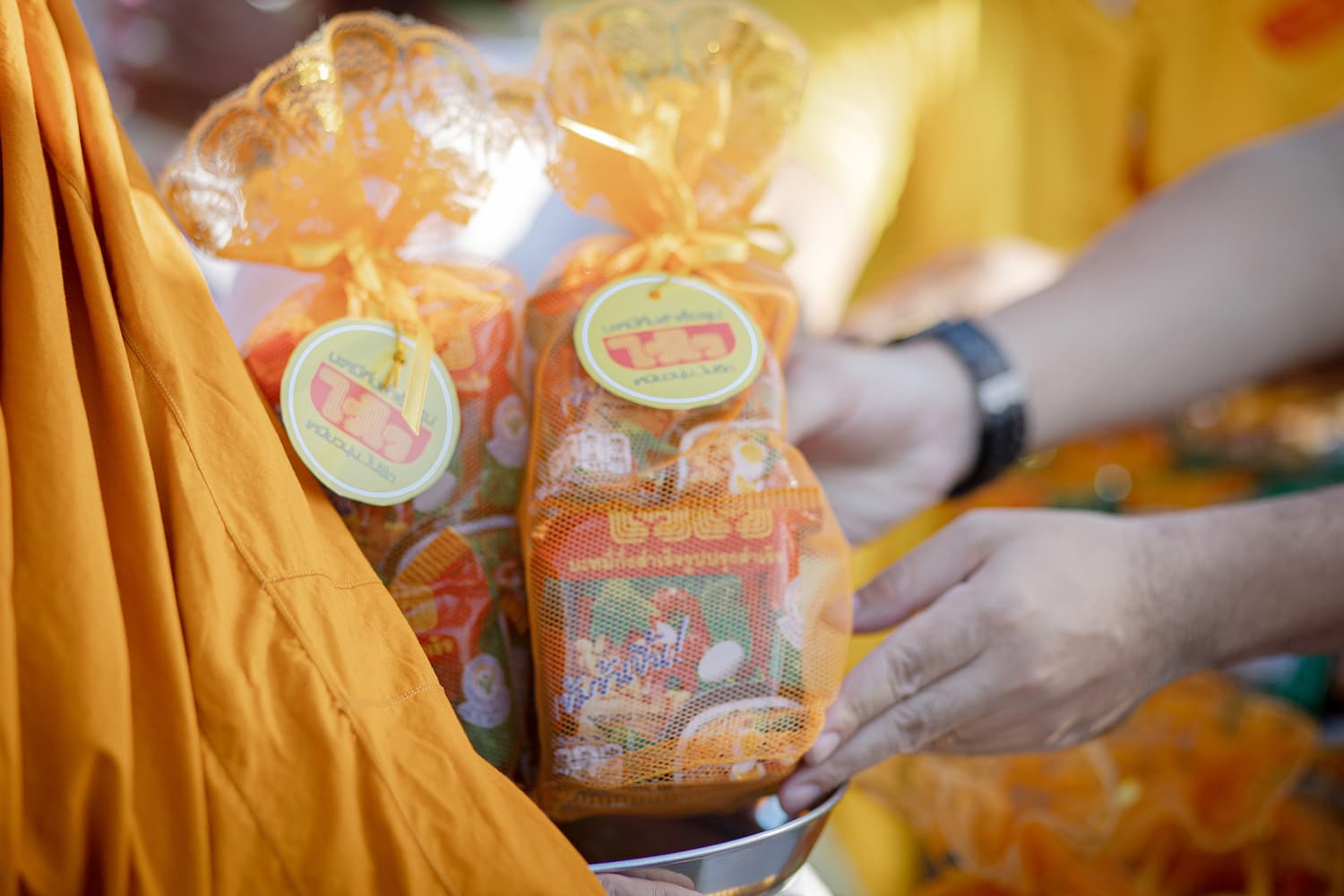 ข่าวศาสนา - ไวไว บุกบึงแก่นนคร ร่วมตักบาตรเทโว วันออกพรรษา สืบสานงานบุญอุ่นหัวใจ เคล้ามนต์เสน่ห์แห่งเมืองอีสาน