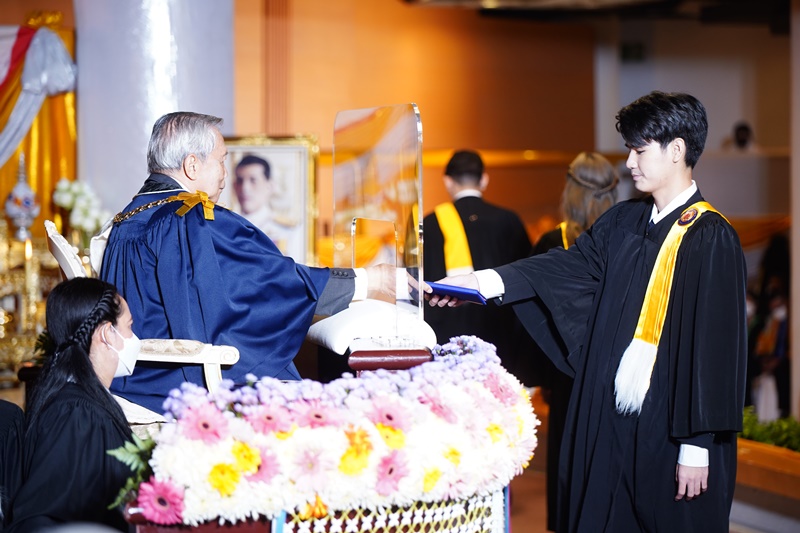 ข่าวการศึกษา - มหาวิทยาลัยศรีปทุม จัดพิธีประสาทปริญญาบัตร ประจำปีการศึกษา 2563 และ 1/2564 (วันแรก)