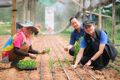 ข่าวราชการ, รัฐวิสาหกิจ - มกอช. ลุยเมืองน่าน เยี่ยมชมโครงการพัฒนาพื้นที่สูงแบบโครงการหลวงแม่จริม พร้อมส่งเสริม QR Trace on Cloud