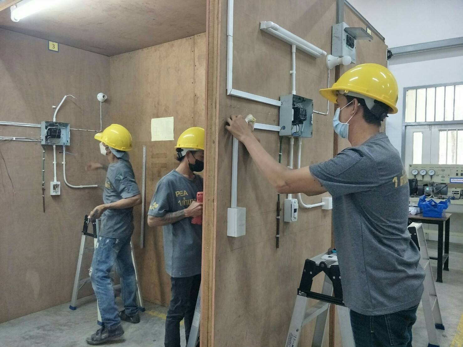 ข่าวราชการ, รัฐวิสาหกิจ - สำนักงานพัฒนาฝีมือแรงงานกาญจนบุรี ดำเนินการทดสอบมาตรฐานฝีมือแรงงานแห่งชาติ สาขาช่างไฟฟ้าภายในอาคาร ระดับ 1