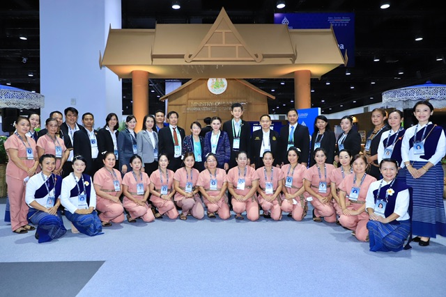 ข่าวราชการ, รัฐวิสาหกิจ - รมว.สุชาติ ส่ง ?ที่ปรึกษา -โฆษก? เยี่ยมบูธนวดไทย  เผย กระแสตอบรับดีเกินคาด สื่อเอเปคแห่รับบริการแล้วกว่าพันคน  