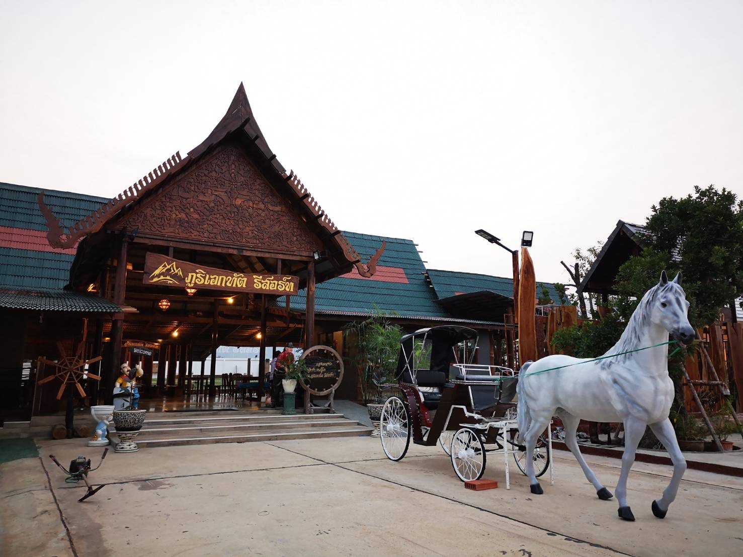 ข่าวท่องเที่ยว - ภูริเอกทัต รีสอร์ท  เปิดรีสอร์ทสไตล์ไม้แนวทันสมัยใกล้ชิดธรรมชาติ            