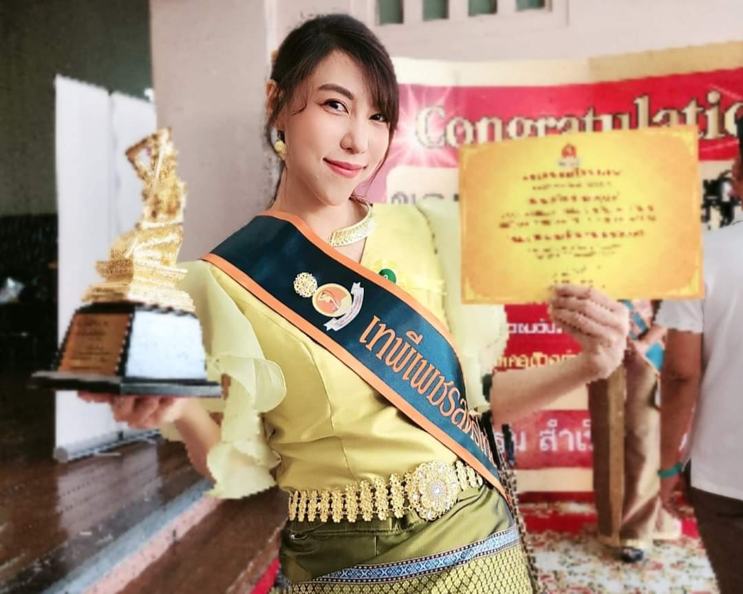 ข่าวเน็ตไอดอล, เซเลบ - โอ๊ตตี้? รับรางวัลเทพีฑูต?สาน?สัมพันธ์?ไทย?ลาว? ใน?งาน?สถาปนา?สมาคม?สตรี?ไทย?สากล?