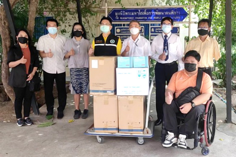 ข่าวการศึกษา - สปสช. เขต 6 ระยอง เยี่ยมชม-มอบชุดตรวจATK ให้มูลนิธิพระมหาไถ่ฯ
