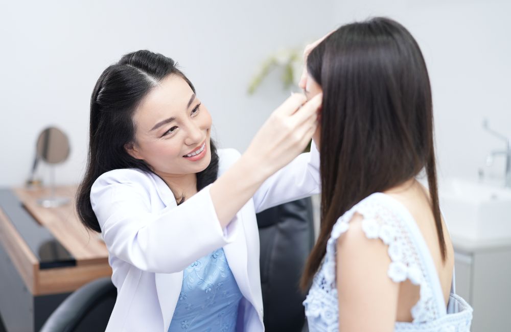ข่าวความงาม - แชร์ทริคเลือกหมอทำตาให้ปลอดภัย ทำไมคนถึงแนะนำ Sky Clinic