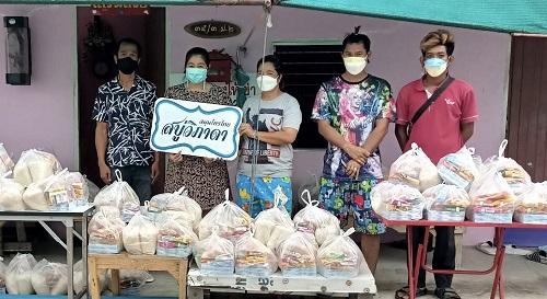 ข่าวสินค้า, บริการ - สบู่วิภาดามอบถุงยังชีพให้กับชาวบ้านในชุมชนกิ่งแก้ว