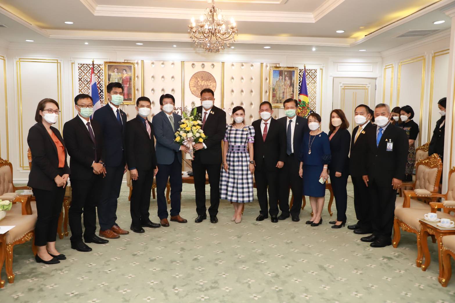 ข่าวราชการ, รัฐวิสาหกิจ - ผู้บริหารเด็นโซ่ ขอบคุณ?นายก? ?รมว.สุชาติ?ผลพวงแฟคตอรี่แซนด์บ็อกซ์ ปั๊มยอดส่งออกพุ่ง จ่ายโบนัสสูง