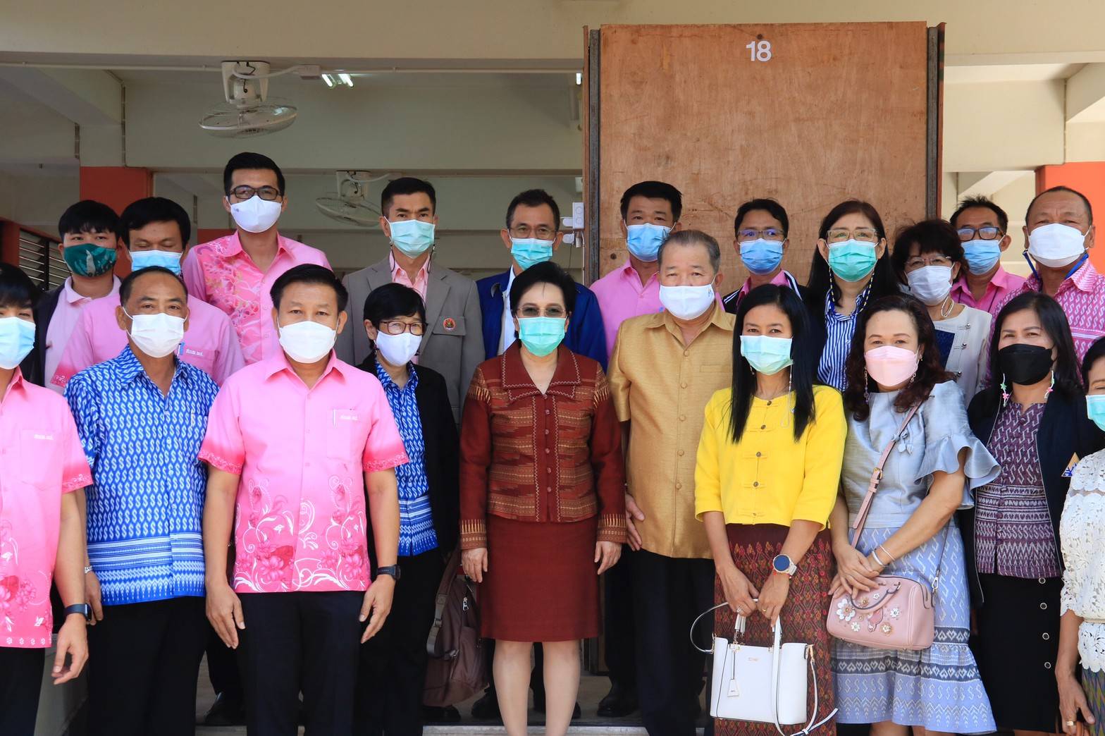 ข่าวราชการ, รัฐวิสาหกิจ - สำนักงานพัฒนาฝีมือแรงงานเพชรบูรณ์ นำโดยท่านผู้อำนวยการ ฯ และหัวหน้าส่วนราชการสังกัดกระทรวงแรงงาน ให้การต้อนรับ นางบุปผา พันธุ์เพ็ง ผู้ตรวจราชการกระทรวงแรงงานและคณะ ฯ