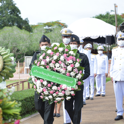 ข่าวการศึกษา - พิธีวางพวงมาลา วันคล้ายวันสวรรคต สมเด็จพระนางเจ้ารำไพพรรณี
