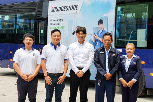 ข่าวยานยนต์ - บริดจสโตนส่งมอบยางสำหรับรถโดยสารพลังงานไฟฟ้าแก่ไทย สมายล์ บัส ร่วมสนับสนุนสังคมไทยสู่สังคมแห่งยานยนต์พลังงานไฟฟ้าอย่างยั่งยืน