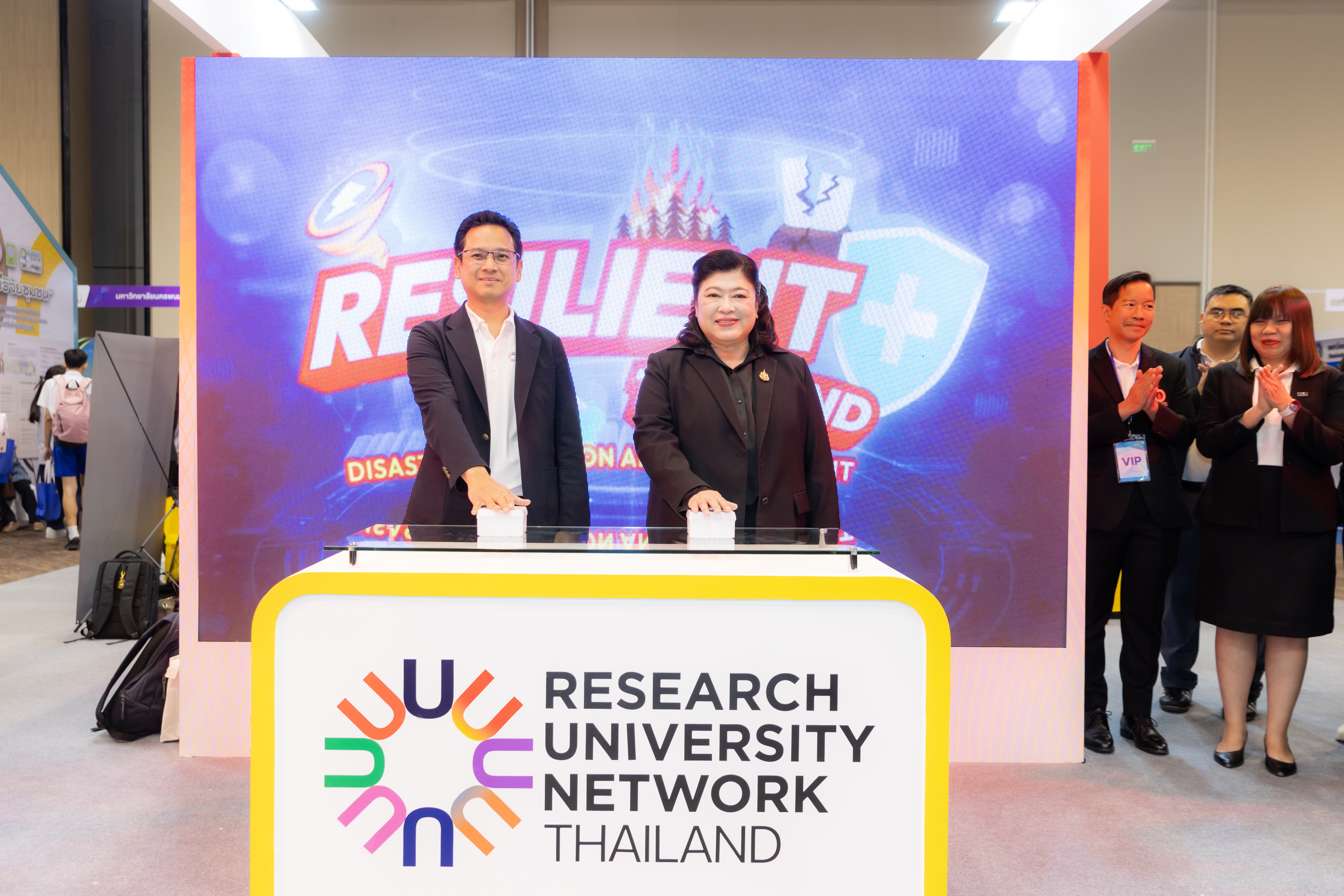 ข่าวงานอีเว้นท์ - RUN เปิดนิทรรศการ “ตั้งมั่นประเทศไทย” ชวนเรียนรู้ 23 นวัตกรรมรับมือภัยพิบัติแห่งอนาคต เปลี่ยนงานวิจัยสู่เครื่องมือสร้างความปลอดภัยให้ประชาชน